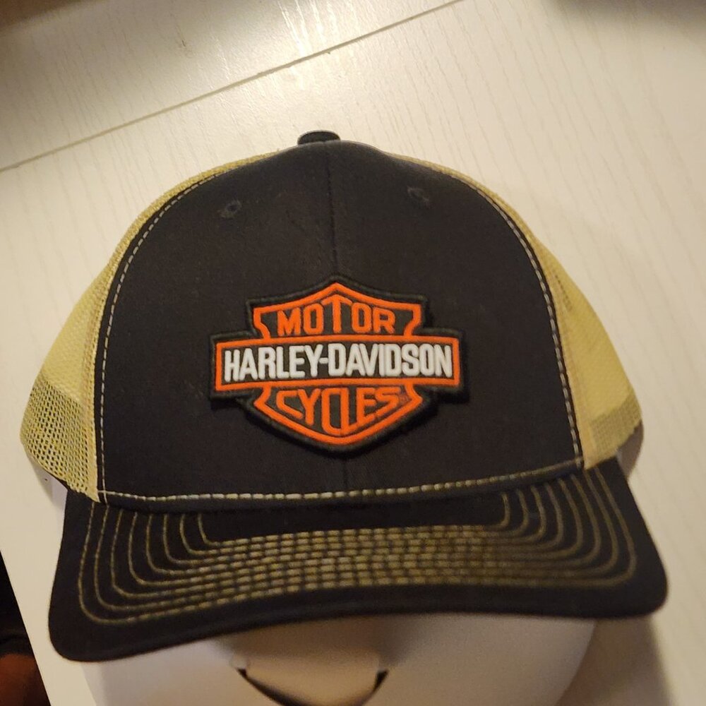 Harley-Davidson Black/Vegas Gold Mesh Snapback Trucker Hat